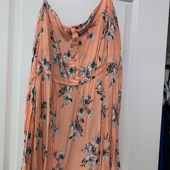 Torrid size 3, floral peach top - Picture 1 of 3